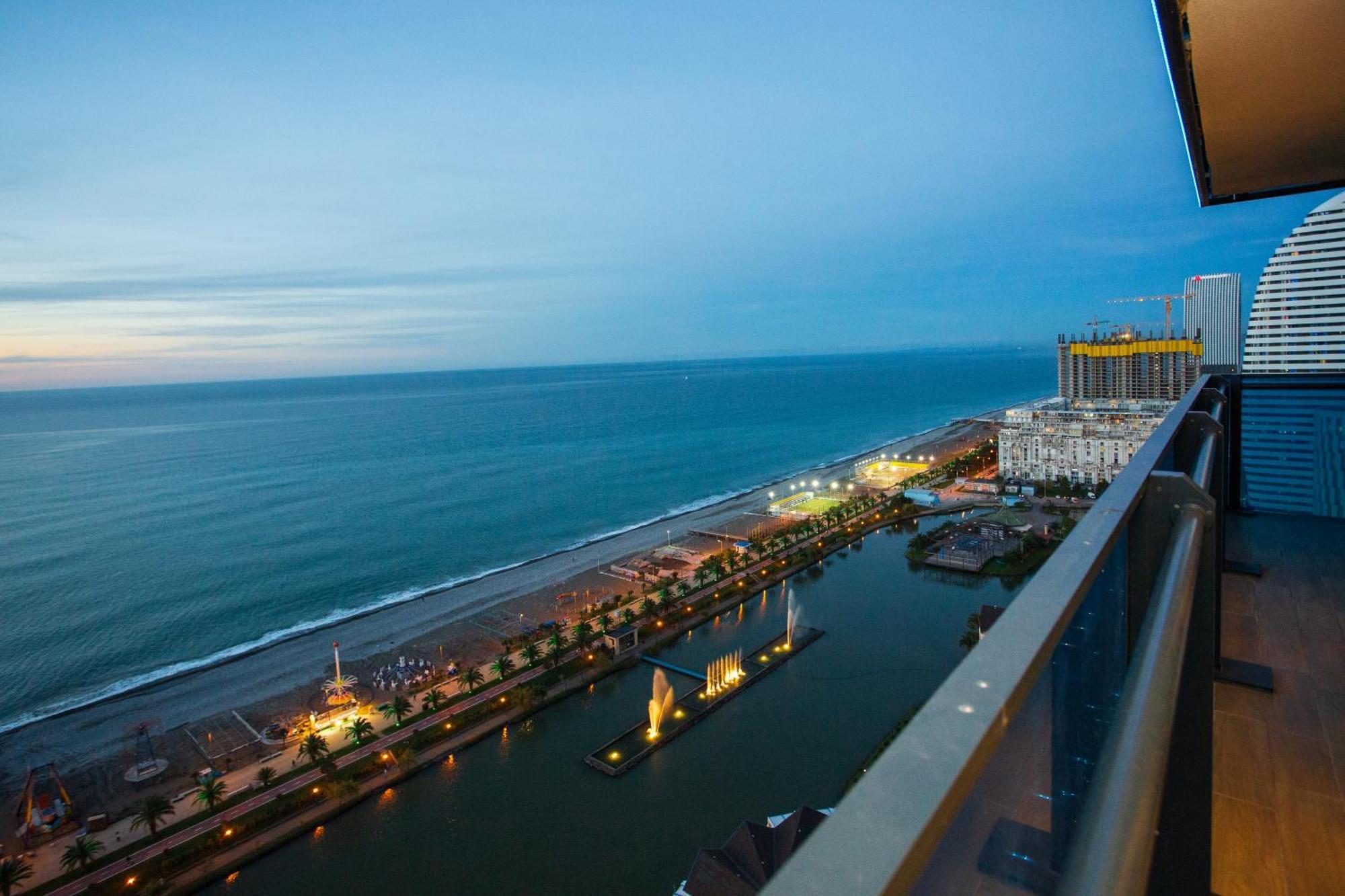 Orbi City Sea View Batoemi Buitenkant foto