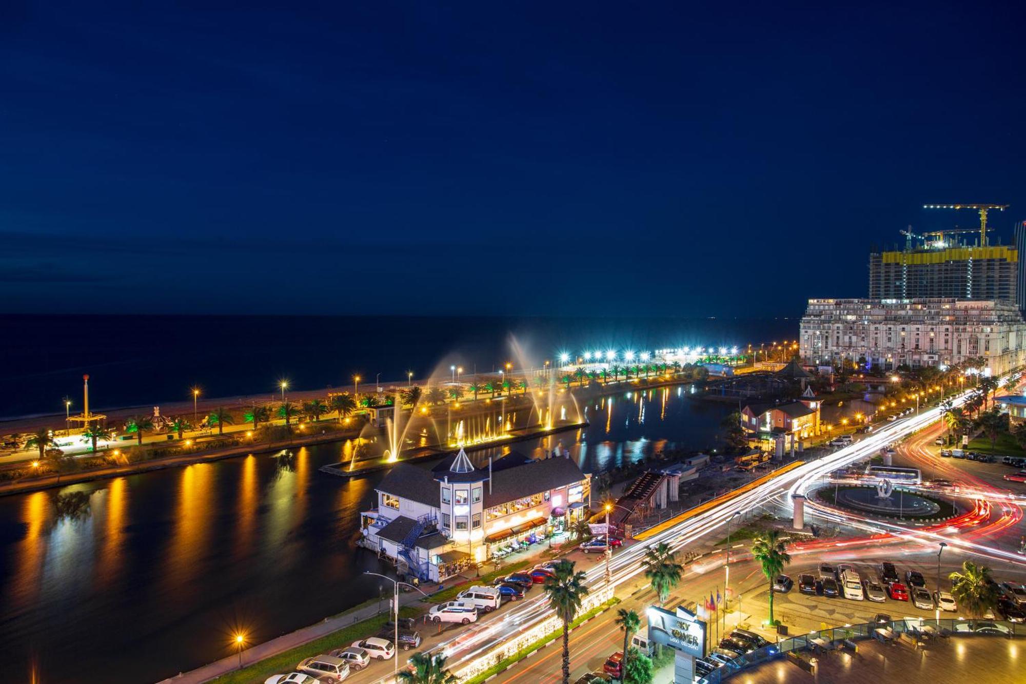 Orbi City Sea View Batoemi Buitenkant foto