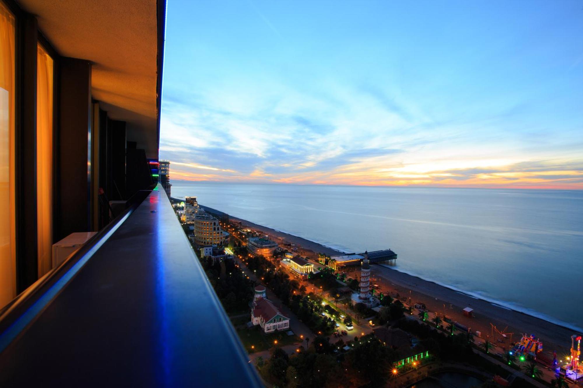 Orbi City Sea View Batoemi Buitenkant foto